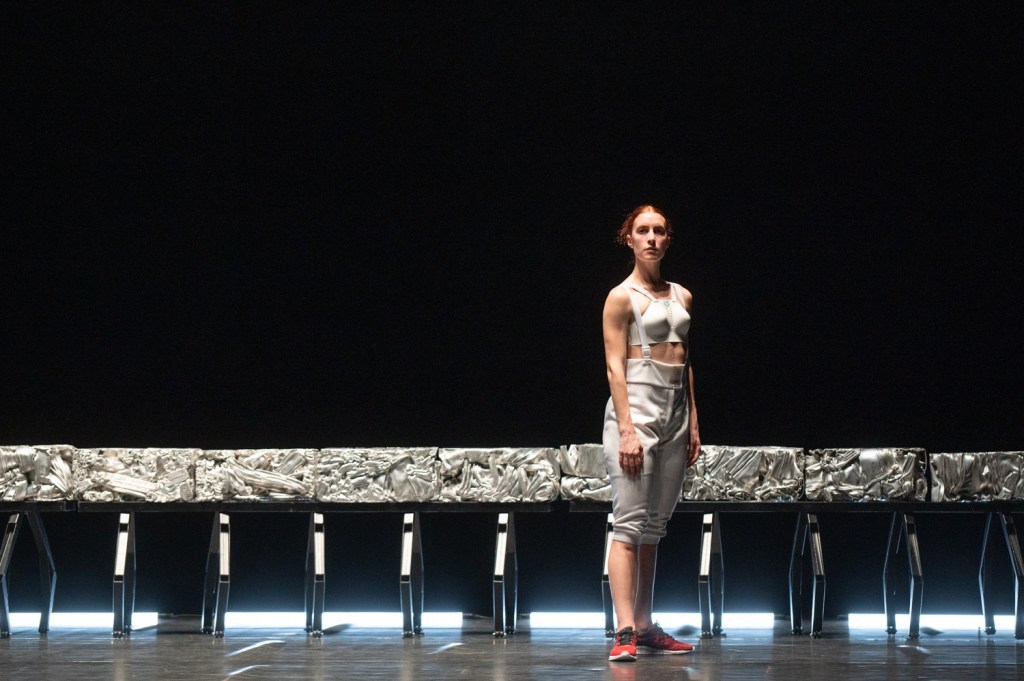 Fotografia de João Duarte da peça Distante, de Né Barros